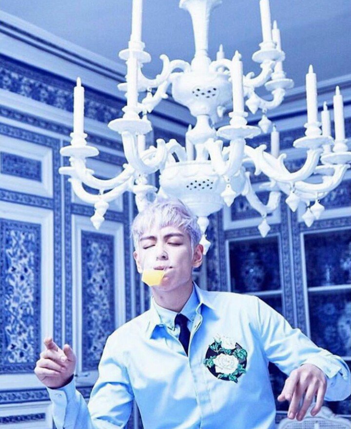 Na coreia já é o aniversario do mozão utt supremo choi seung hyun \"happy birthday bro congrats\" 