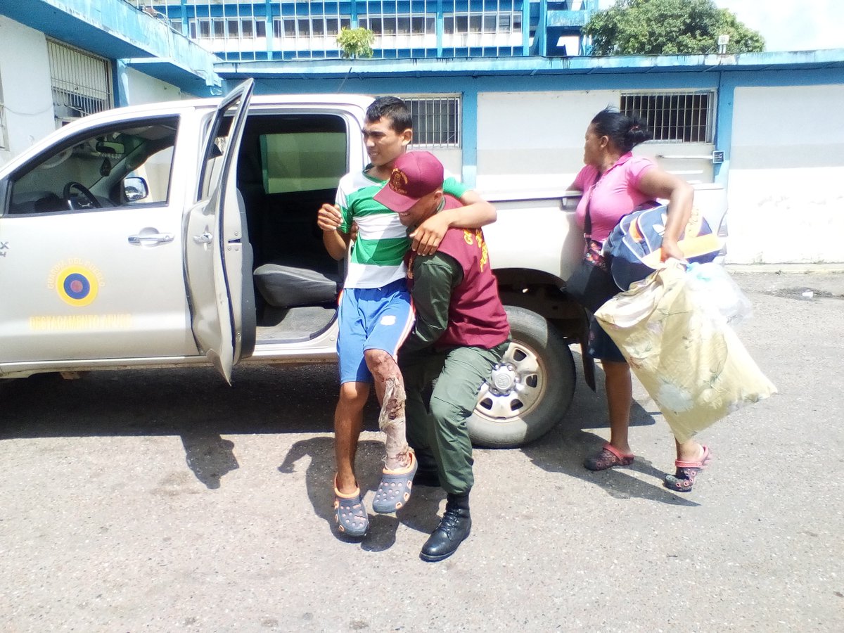 GDPCMDTECIASF's tweet photo. GDPA Realizo Traslado Hasta El Hospital Pablo Acosta Ortiz Del Estado Apure Al Ciudadano Treiber Olivo El Cual Presento Quemaduras #03Nov17 https://t.co/kkXWUArhqs