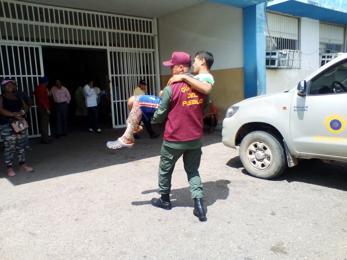 GDPCMDTECIASF's tweet photo. GDPA Realizo Traslado Hasta El Hospital Pablo Acosta Ortiz Del Estado Apure Al Ciudadano Treiber Olivo El Cual Presento Quemaduras #03Nov17 https://t.co/kkXWUArhqs