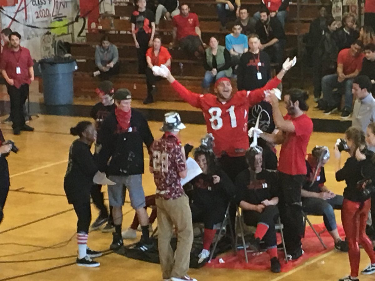 Principal_Vance's tweet photo. Amazing Pep Rally today! Such a level of school pride and high energy! #weareviking @RogersVikings @NewportCTC @KimBehan https://t.co/sGmoR10DyY