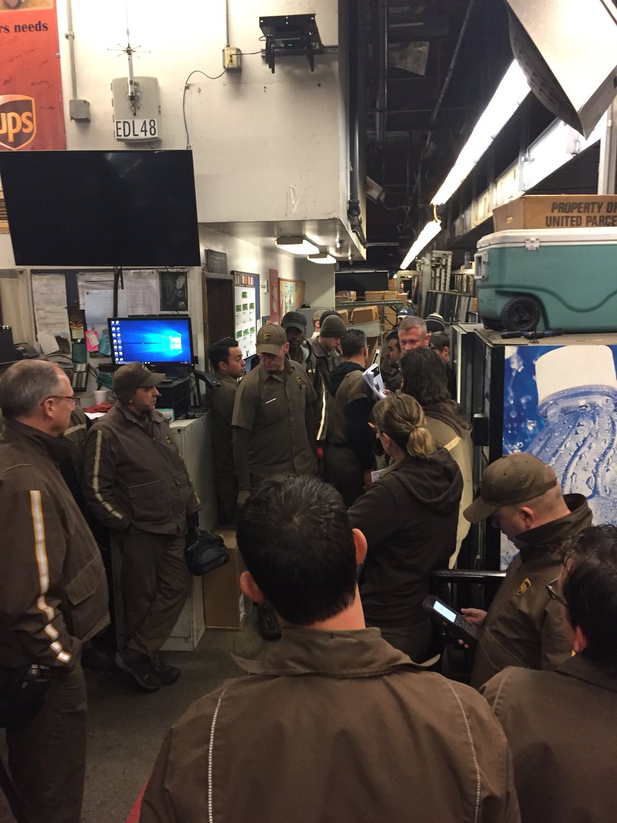 Peak prep- one week closer to the time UPS shines. #growthfriday <a href="/DarcieCoyle/">Darcie Coyle</a> <a href="/CHamiltonUPS/">Craig Hamilton</a> <a href="/NesSeman9/">Nes Seman</a> @paulevansups