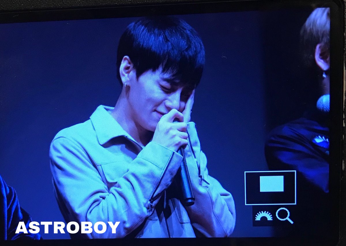 AstroBoy_0523's tweet photo. 신촌 팬싸인회 #상균 #jbj 보고싶었어😭😭😭 내겸딩이 https://t.co/pyYGlSzFJb