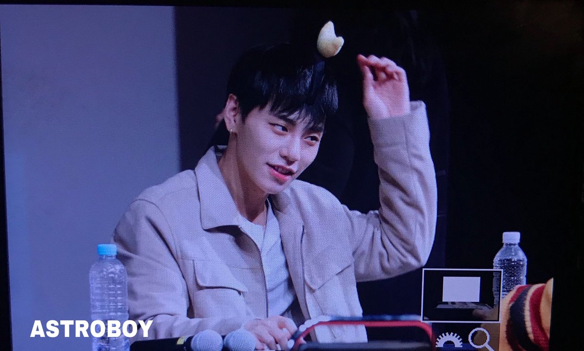 AstroBoy_0523's tweet photo. 신촌 팬싸인회 #상균 #jbj 또보쟈ㅑㅑ https://t.co/4C5CywB6rB