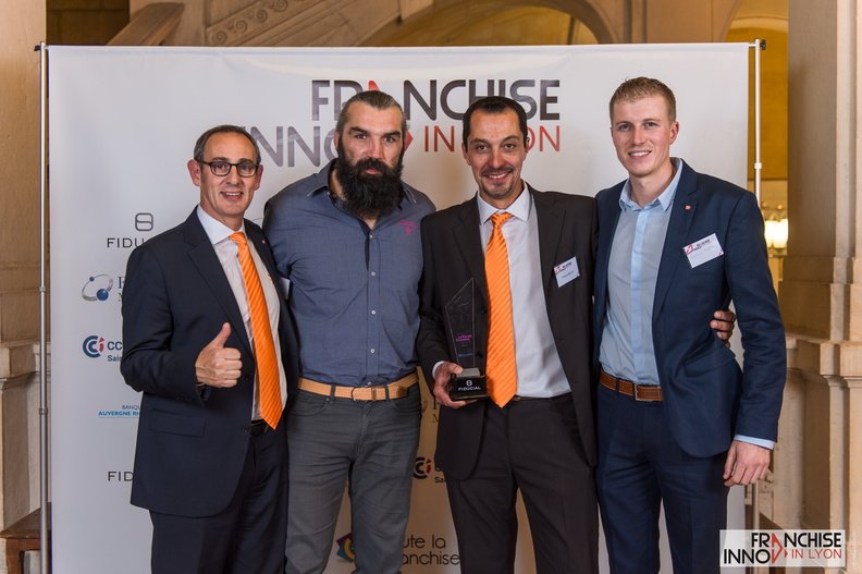 Diagamter's tweet photo. Séance photos sur @ForumFranchise #Lyon avec nos franchisés @rom_thomas_diag &amp; Yohan Bejuy en présence de @sebchabal😍 #rugby ©tekoaphotos-13 https://t.co/nwkfGXAXIF