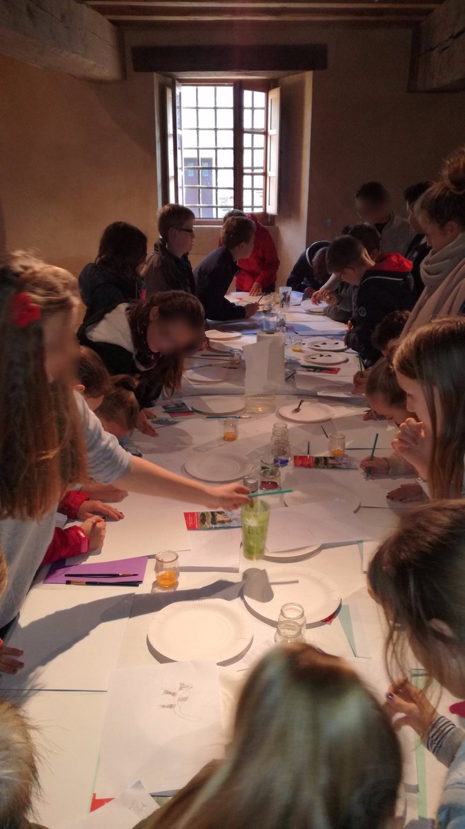 BoisOrcan's tweet photo. Atelier peinture pigments naturels avec la MDJ  St Méen le Grand. Photo : D.Besnier
#atelier #musée #enfant #Bretagne #medieval #château https://t.co/VelrHD1KSV