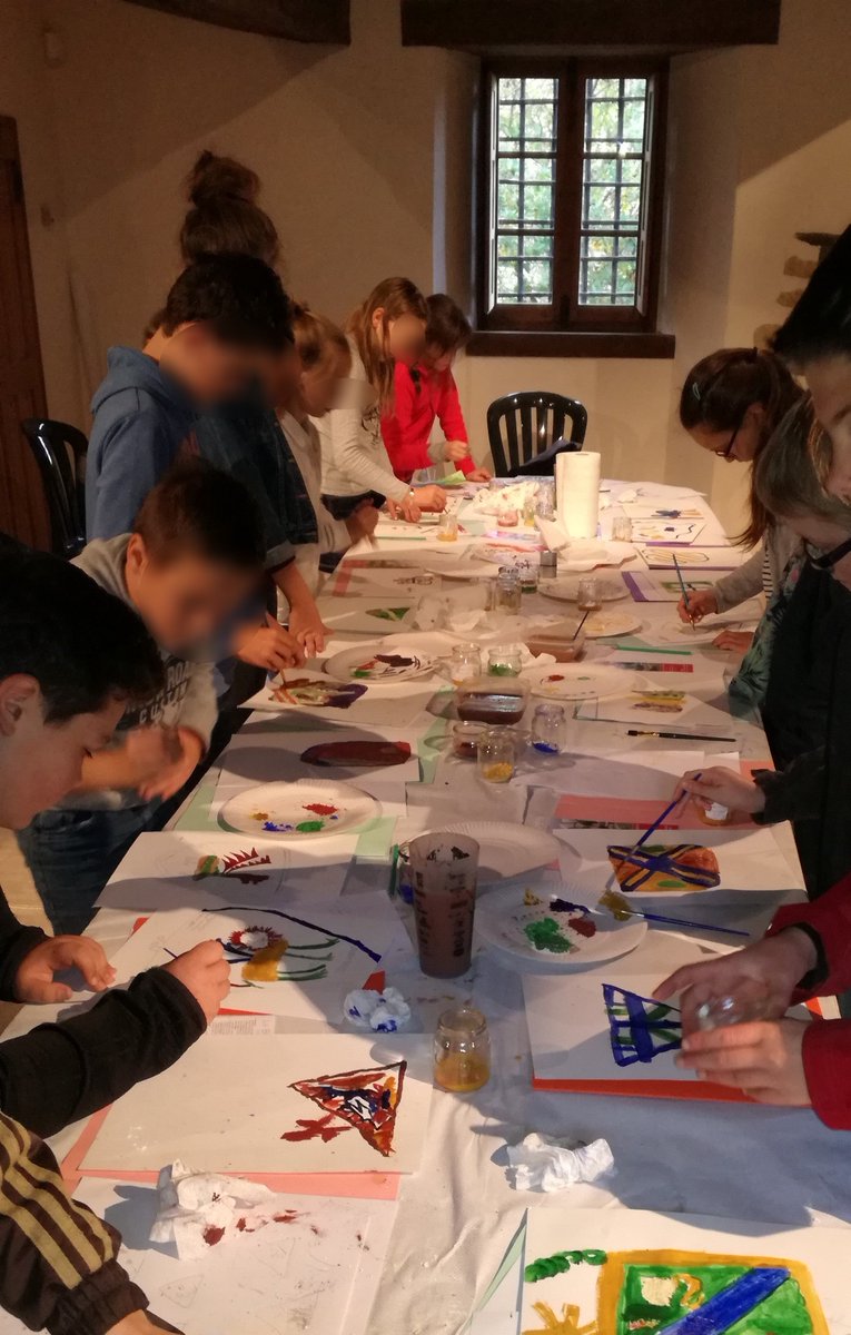 BoisOrcan's tweet photo. Atelier peinture pigments naturels avec la MDJ  St Méen le Grand. Photo : D.Besnier
#atelier #musée #enfant #Bretagne #medieval #château https://t.co/VelrHD1KSV