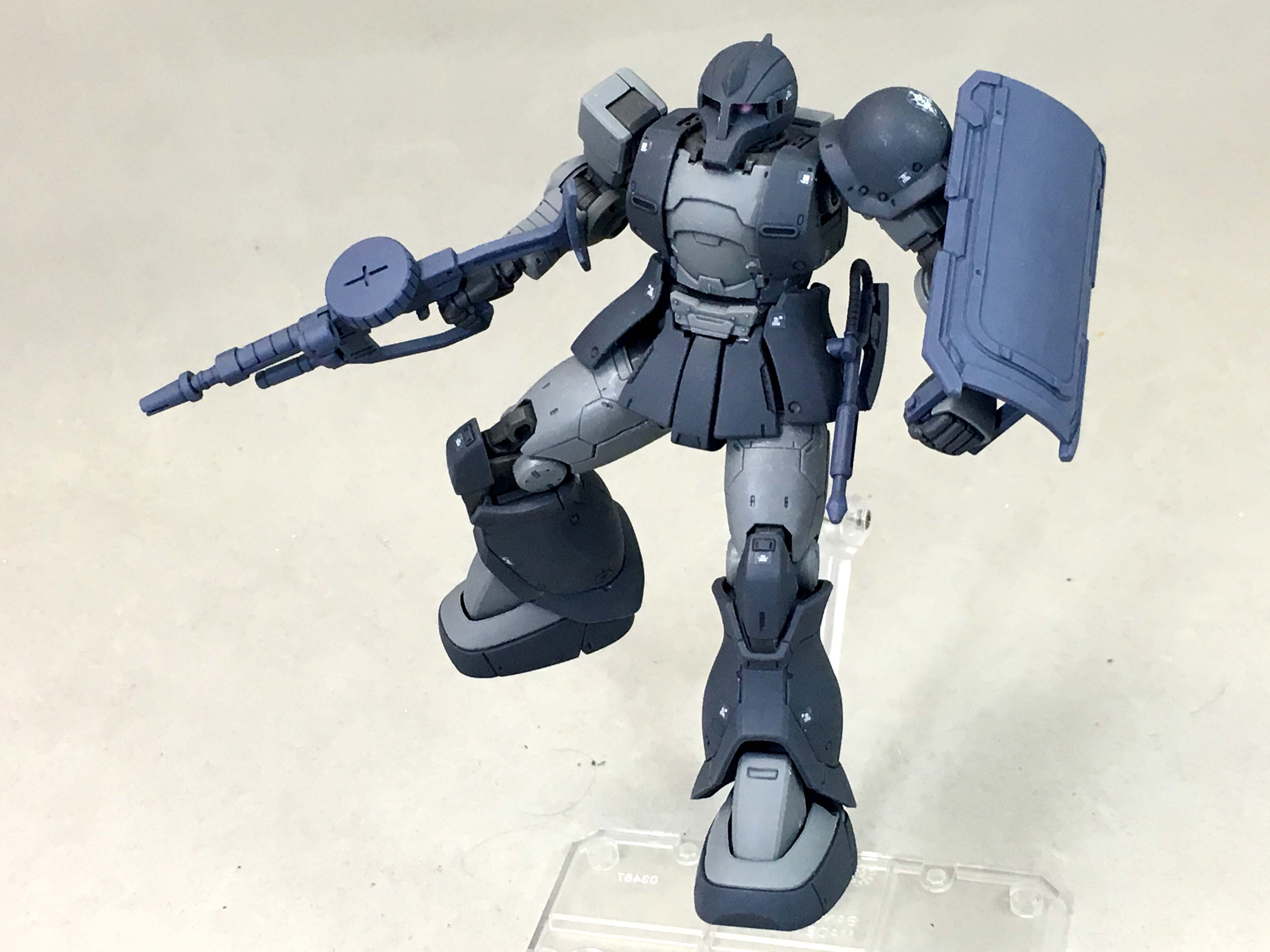 F A たちばな V Twitter Hg 1 144 Ms 05 ザクi キシリア部隊機 組んだ 第4話 運命の前夜 に登場のバリエーションで キシリア率いる親衛隊機 頭部に鷄冠状のクレストがあってここだけ新規パーツ 他は一般機と見た目には変わらず色違い ガンプラ The Origin