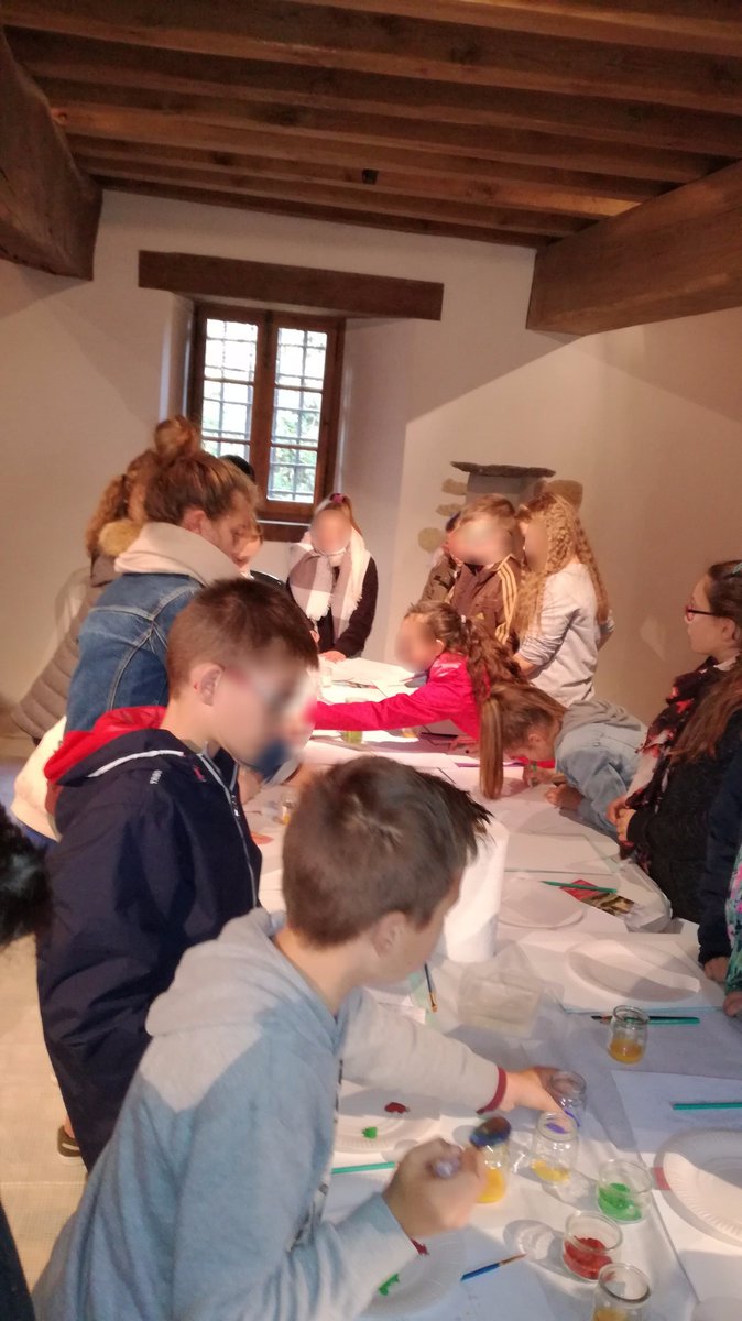 BoisOrcan's tweet photo. Atelier peinture pigments naturels avec la MDJ  St Méen le Grand. Photo : D.Besnier
#atelier #musée #enfant #Bretagne #medieval #château https://t.co/VelrHD1KSV