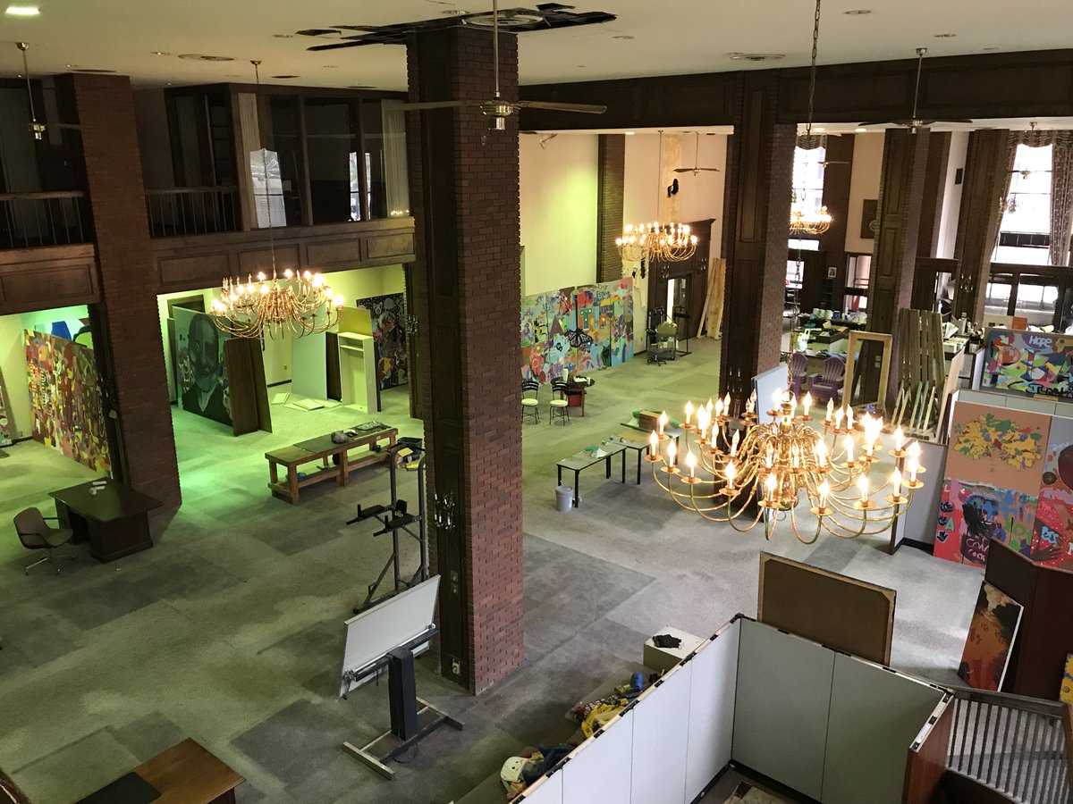_BronT_'s tweet photo. Stopped by #knightcitieschallenge winner Mac Love (@mythstatus )’s art studio. Wonderful transformation of the old Law Building. #akron https://t.co/g1lMtAk4at