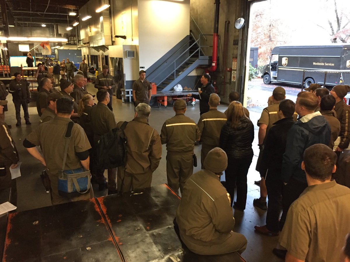 Safety discussions - speak it! Live it! @paulevansups <a href="/jasonmehr/">Jason Mehr</a> <a href="/NorthwestUPSers/">Northwest UPSers</a> <a href="/Bhnry959/">Bill Henry</a>