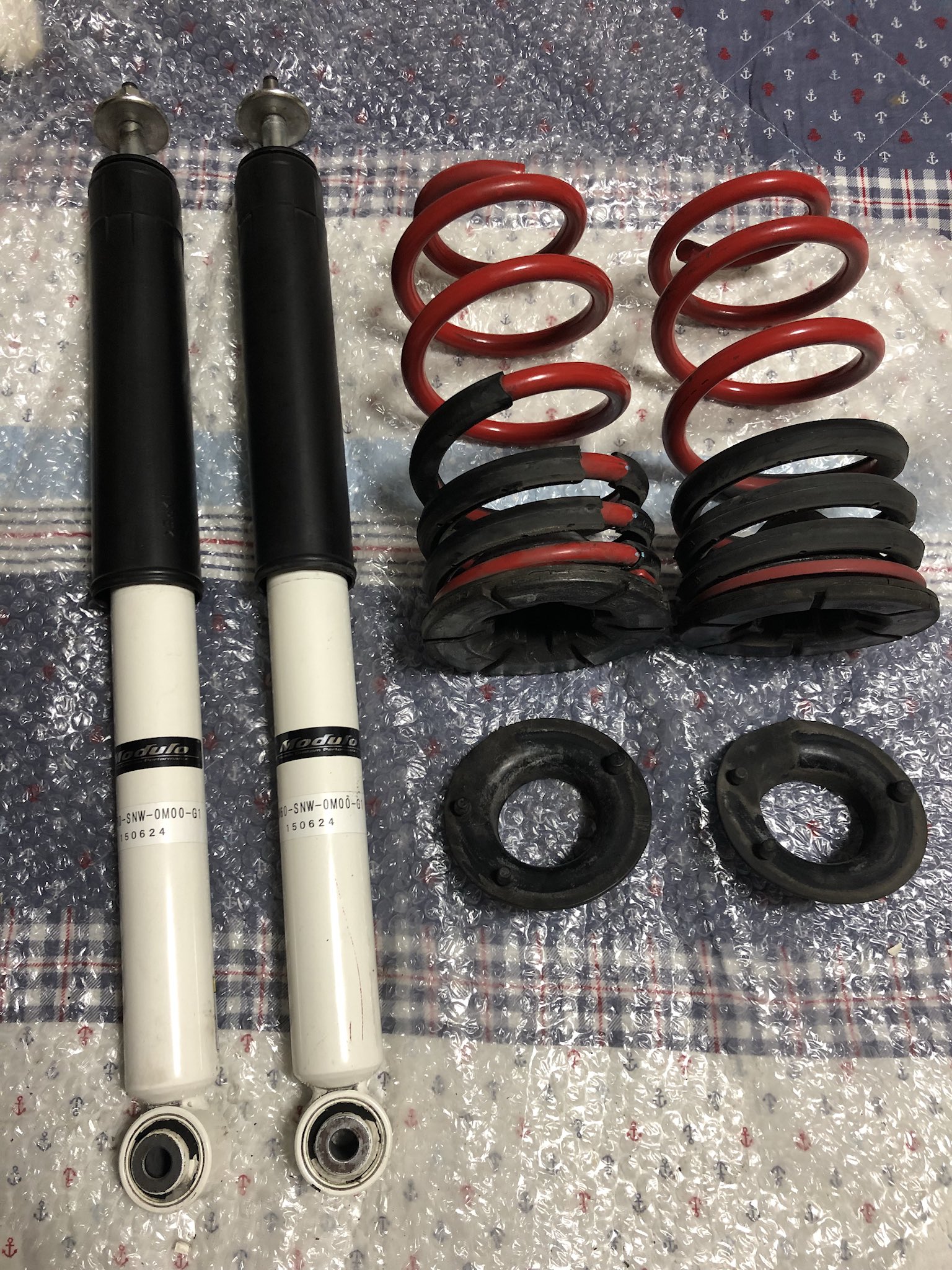 おだけん てことで Fd2から取り外しました モデューロサスペンション売ります 使用期間は１年３ヶ月 距離はkmです 新品で購入してますので 大変美品かと思います 破損無し ブーツの破れもありません