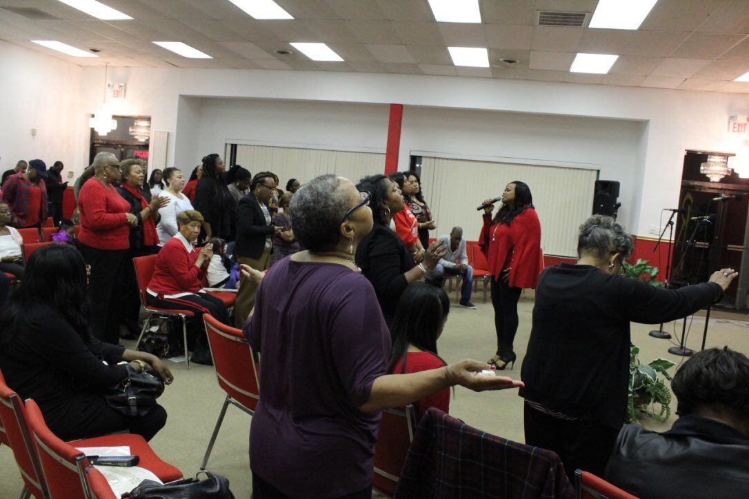 PastorBill_OBM's tweet photo. #AboutLastNight Last night was nothing less than SPECTACULAR as we worshiped God &amp; encountered Heaven! Join us again tonight @ 7pm #RAW2017 https://t.co/JLfcFLqzIv