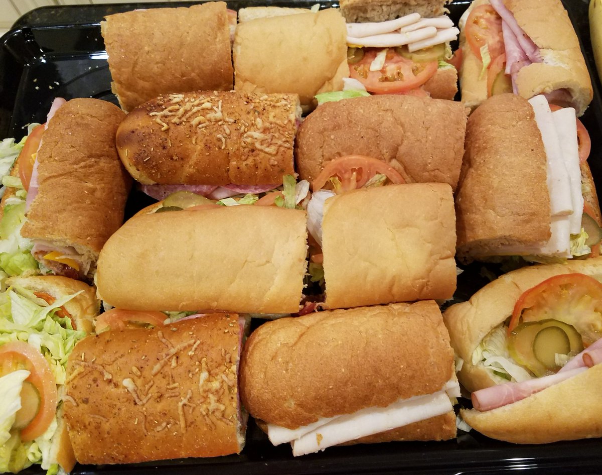 ShelbyRadioChic's tweet photo. .@SUBWAY treated us here at #iheartmobilepensacola ! #weHeartsandwiches #NationalSandwichDay #happyDJs ❤👍 https://t.co/GzxeWLby9P