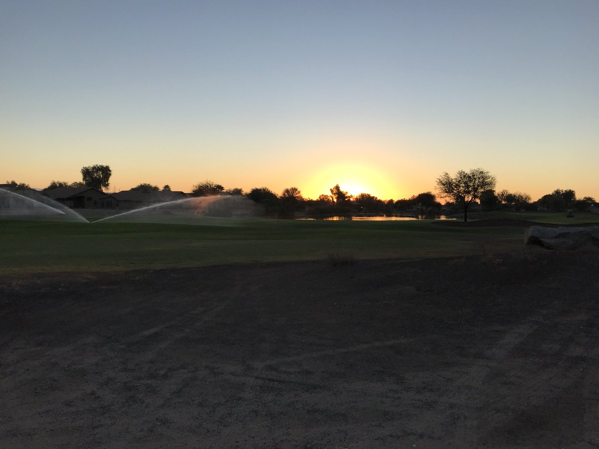 oldnotdeadvlog's tweet photo. Sunrise at the golf course. #golf #johnsonranch #pheonix #18th https://t.co/RBnhkNcsJb