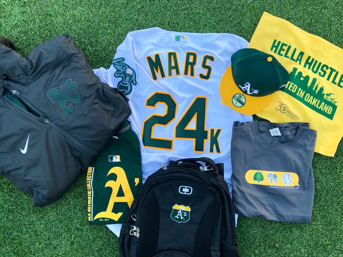 Athletics's tweet image. We can't wait for your show at @OracleArena tonight, @BrunoMars! We'll have some presents waiting for you in your dressing room. 💚💛