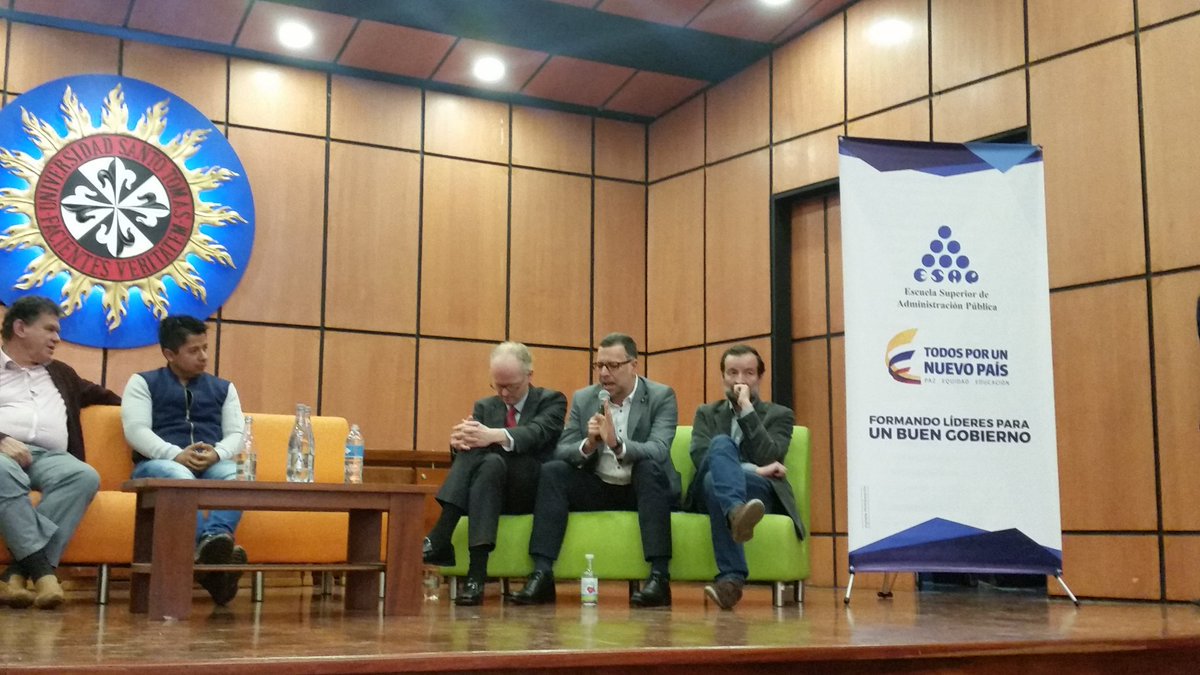 "No podemos permitir que se siga asesinando a los excombatientes de las FARC, ellos son compatriotas" <a href="/FredyRendonH/">Fredy Rendón Herrera</a> en Foro @ustatunja