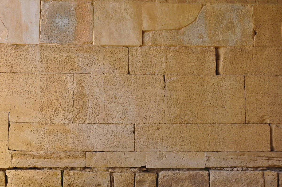 go2Carl's tweet photo. Greek #LawCode in #Boustrophedon ("as the ox plows") from #Crete 480 BC! https://t.co/MmN4oeFaAo "right to left and left to right" https://t.co/Vpoi40kUOw