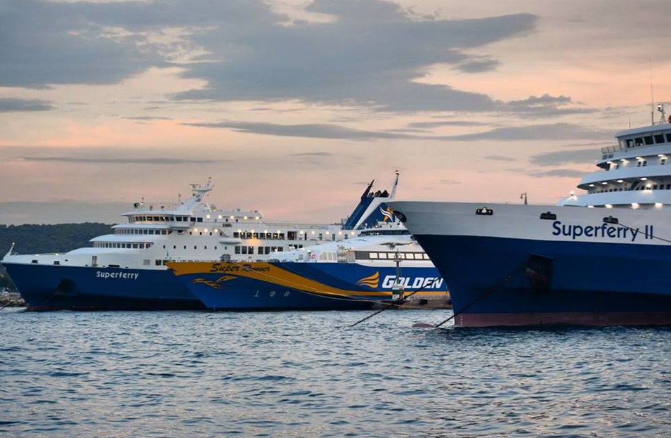 gtpgr's tweet photo. ' @GSFerries Connects #Rafina to #Syros Seven Days a Week https://t.co/uIEGmLR5vl #SuperferryII #Greece #transport #ttot #Travel https://t.co/443wtz85p7
