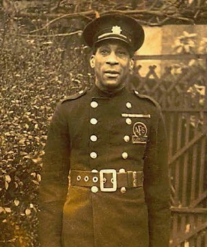 summerstown182's tweet photo. Great response today from students @Dunraven_School hearing about #WW1 heroes inc #SidneyLewis #GeorgeRoberts  #WalterTull #TinyTedFosterVC https://t.co/qbVBnEjWwu