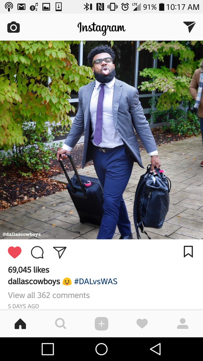 aceaspades619's tweet photo. #EzekielElliot walking into practice like....😂 #CowboysNation #RunEZE https://t.co/MpmPntaTbi