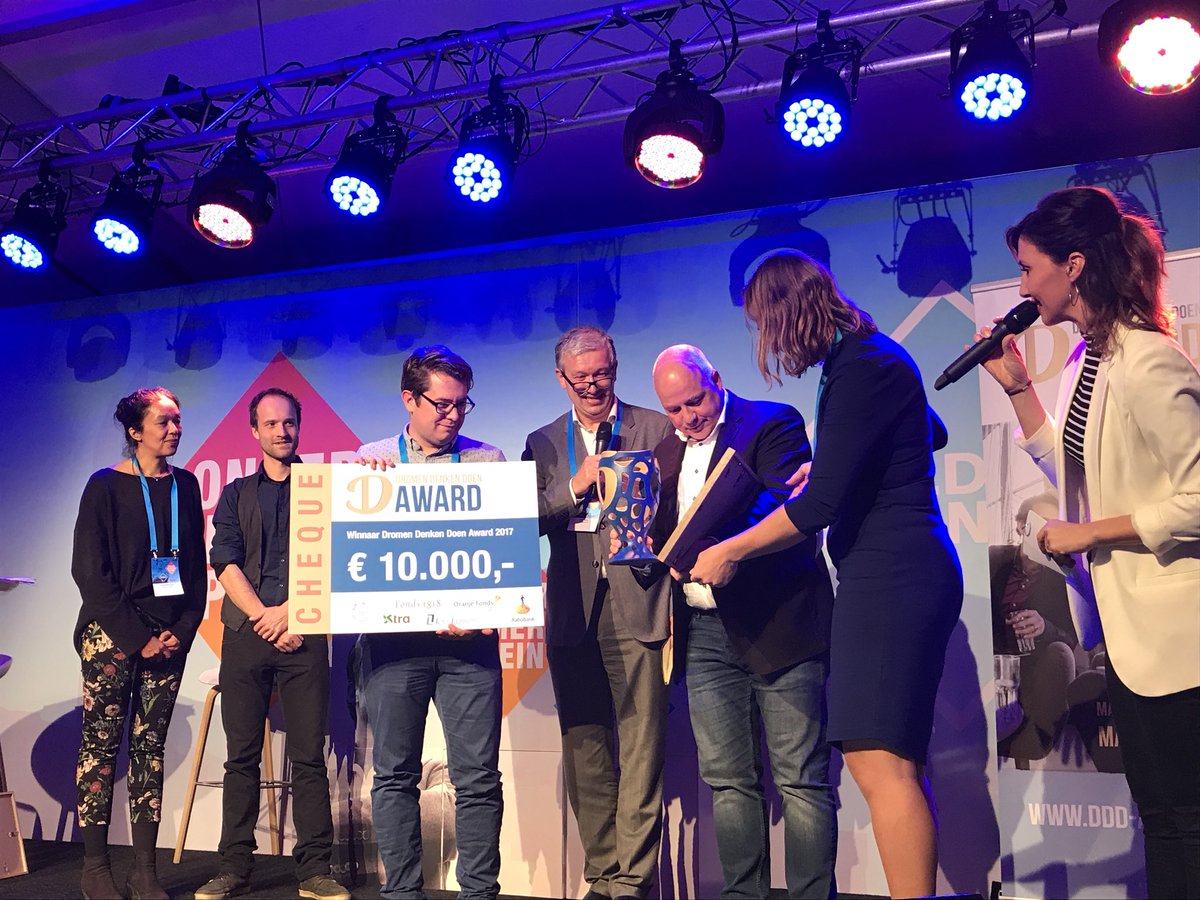 Ron Klein is DE winnaar van de DDD Award 2017 en 10.000 euro met zijn businessplan Leergilde plus. Gefeliciteerd! #ondernemersplein #denhaag