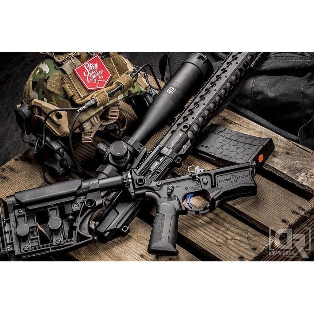 moderngungirl's tweet image. this AR10 build from @ascendarmory 👀💙 pc 📸: @down_range_photography  #ar10build #ar10 #gundose ift.tt/2zctdPs