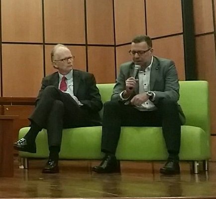 "Frente al acuerdo con las AUC el gobierno de turno fue mentiroso" <a href="/FredyRendonH/">Fredy Rendón Herrera</a> en el Foro ¿Cómo va la paz? en @ustatunja