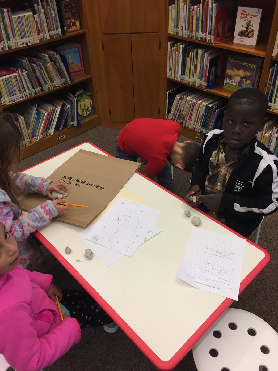 ShaylaBHarris's tweet photo. We’ve been researching different countries to create topographical maps including landforms! #letthebuildingbegin #pbl @WellerPanthers https://t.co/tkUlljHQTO
