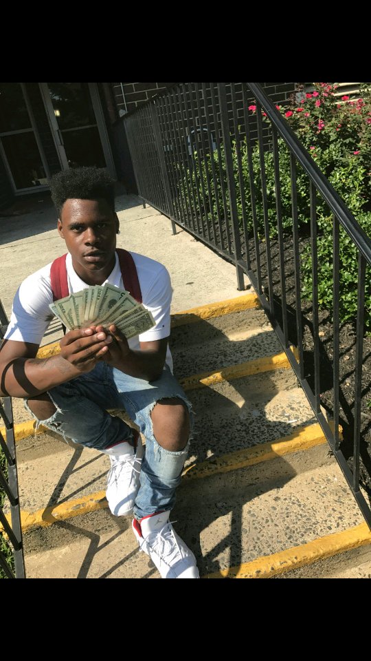 strictlythuggin's tweet photo. TakeMeBakk #noworries #str8kash π° https://t.co/VWaowM0k4j