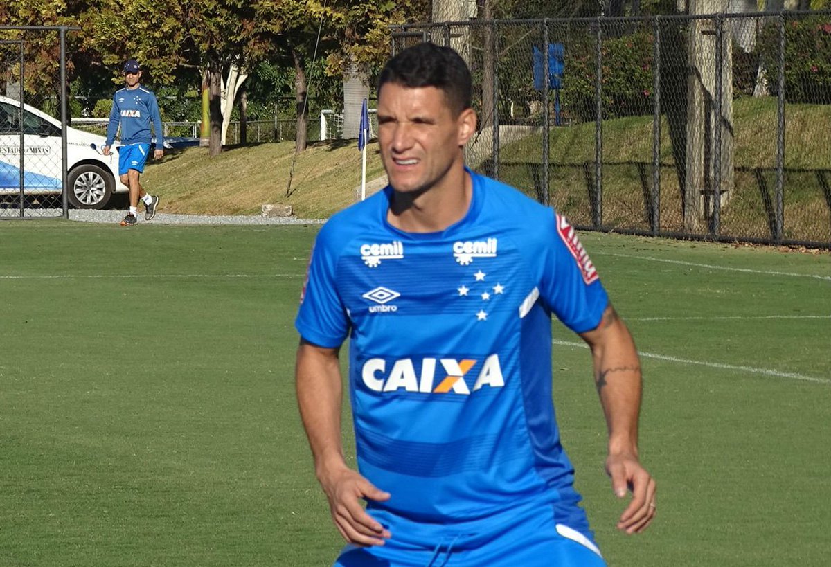 Após revelar desejo de jogar no Corinthians, Thiago Neves diz que quer ficar no Cruzeiro: "Não saio tão cedo" glo.bo/2h03JMT