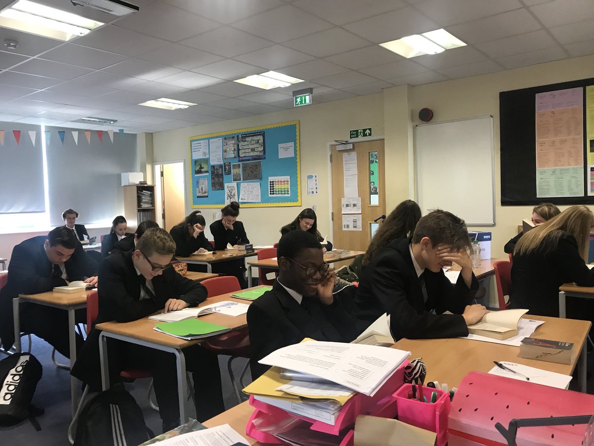 english_bm's tweet photo. My Friday highlight was seeing all my year 10 reluctant readers with a book from their KS4 reading list. @bmat_reading @bm_ks4 #TeamEnglish https://t.co/VyiyfDbSnp