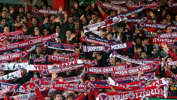 Akdeniz temsilcisi zor günler geçiriyor. Taraftar #SahipsizMersin etiketiyle şehrin önde gelenlerinden yardım istiyor.