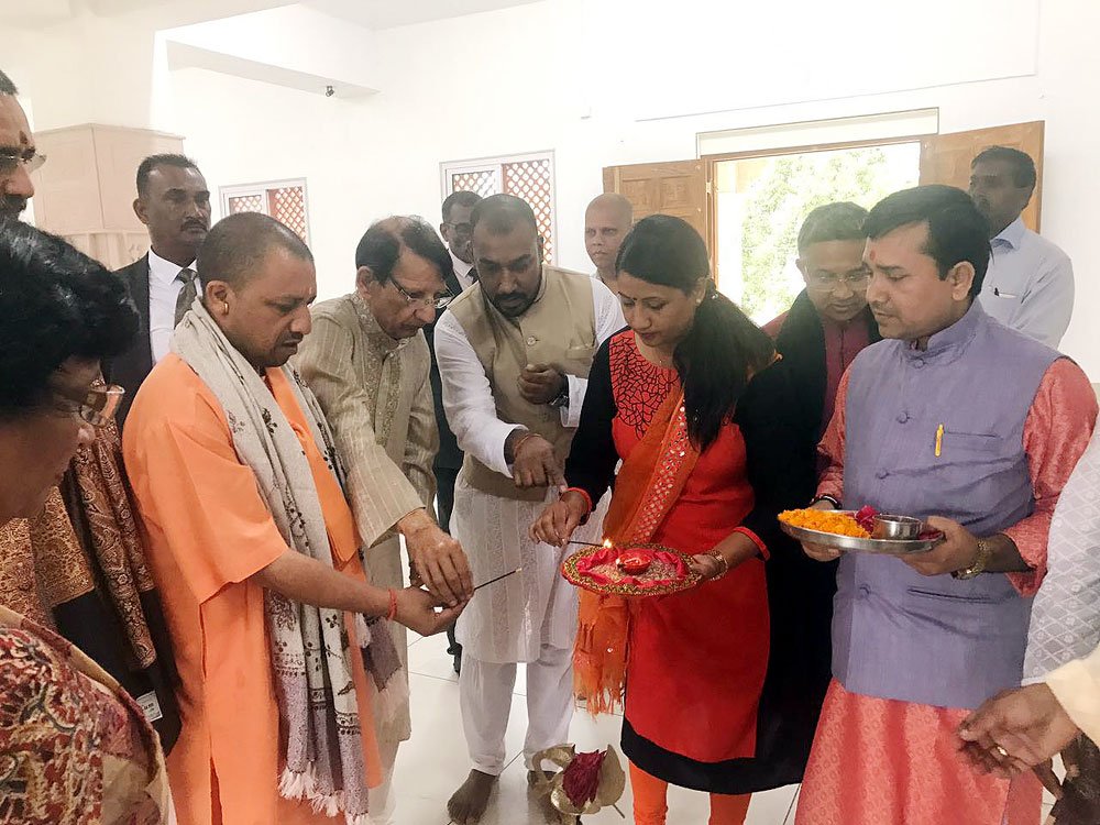 myogiadityanath's tweet photo. मॉरिशस स्थित रामायण सेंटर का भ्रमण किया। https://t.co/iODaJmtOVX
