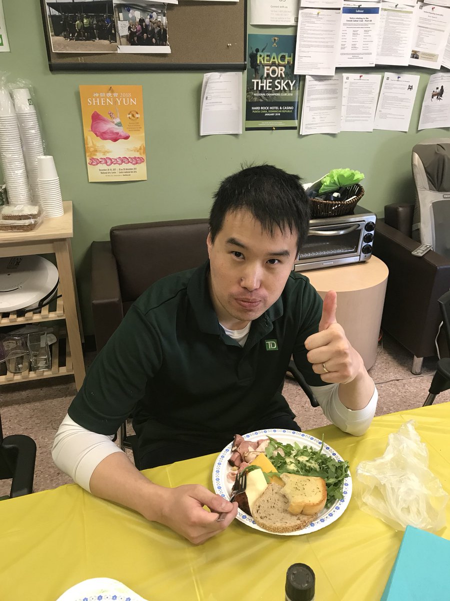 CarrieLeith's tweet photo. I swear I do NOT plan my visits based on the lunches 😜 Thx @peterhayward54 and Team Centrum!! @JennAuld https://t.co/dsC3J4XOSF