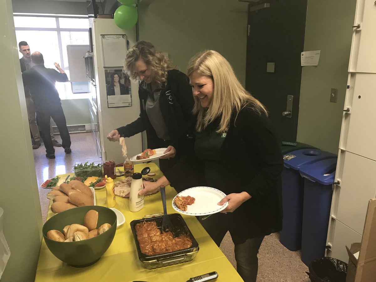 CarrieLeith's tweet photo. I swear I do NOT plan my visits based on the lunches 😜 Thx @peterhayward54 and Team Centrum!! @JennAuld https://t.co/dsC3J4XOSF