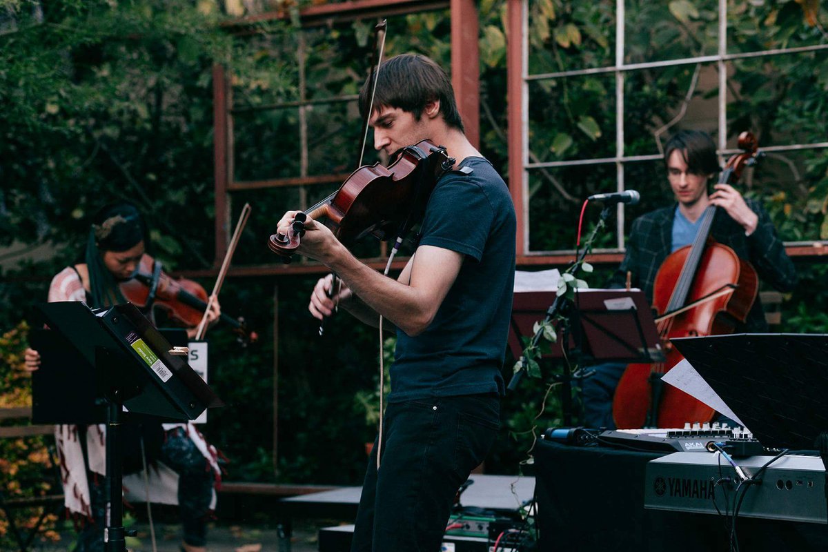 SeanLyonsMusic's tweet photo. #fbf to the @iridasmusic show for @clockshopla at @elysianla #hearsunday
Photo by: @actualcat https://t.co/ZDDTeT2z97