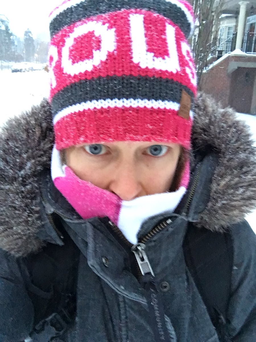 CrystalRunsFree's tweet photo. Guess what I'm thinking. 😭😂 #yyc #winter #snowwontstop #imissummer #weatherweenie https://t.co/Ms7XO0hvsp