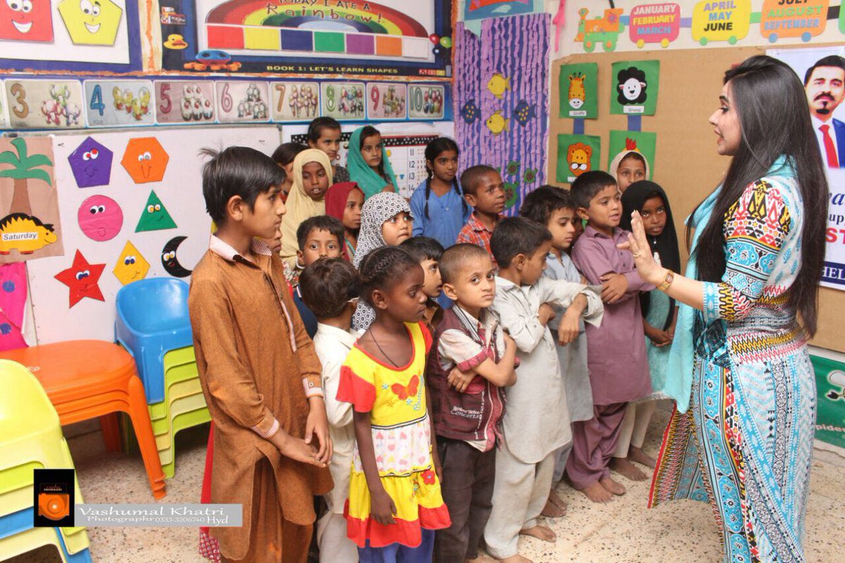 NZulfiaqar's tweet photo. CEO @BBZFoundation Mr.@Fida_Wassan & iHelp started a school for street children who want to learn but can't really afford #StreetToClassRoom https://t.co/SasX1q4Sh1