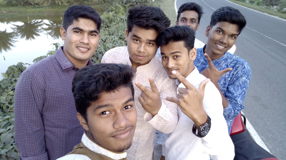 NHPra's tweet photo. #travel with old friends
"old is gold"
#palash, #shohan, #nishat https://t.co/wXOM0BKgx9