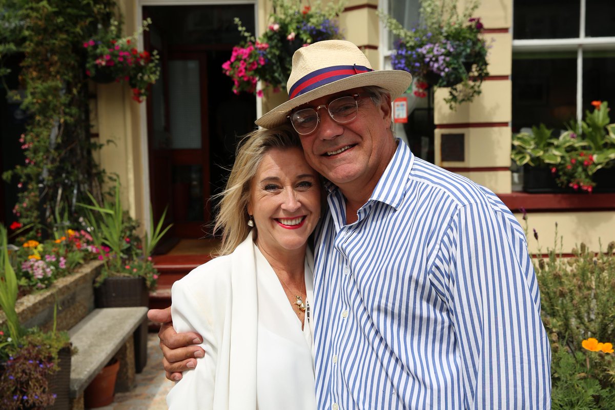 4Viewers's tweet photo. B&amp;B royalty @stephanddom will be back on your screen next Monday for another makeover project in #1starto5star @Channel4 at 5:30PM every day https://t.co/dTpfHc0aLu