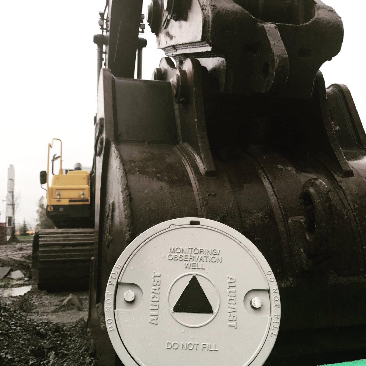 alucast_'s tweet photo. Rain or shine we still #grind Making site calls in the rain #holeproducts #preferredpump @NNDrilling @PreferredPump @HoleProductsLLC https://t.co/D5ikF5ELQI