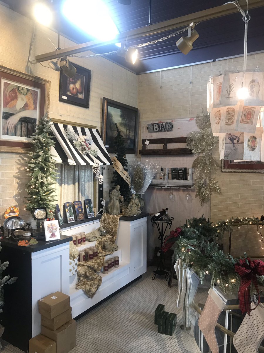 GayleGiftMarket's tweet photo. Open house is still going on, come on in for great deals and a free gift with every purchase! https://t.co/O9t2cwLxaT