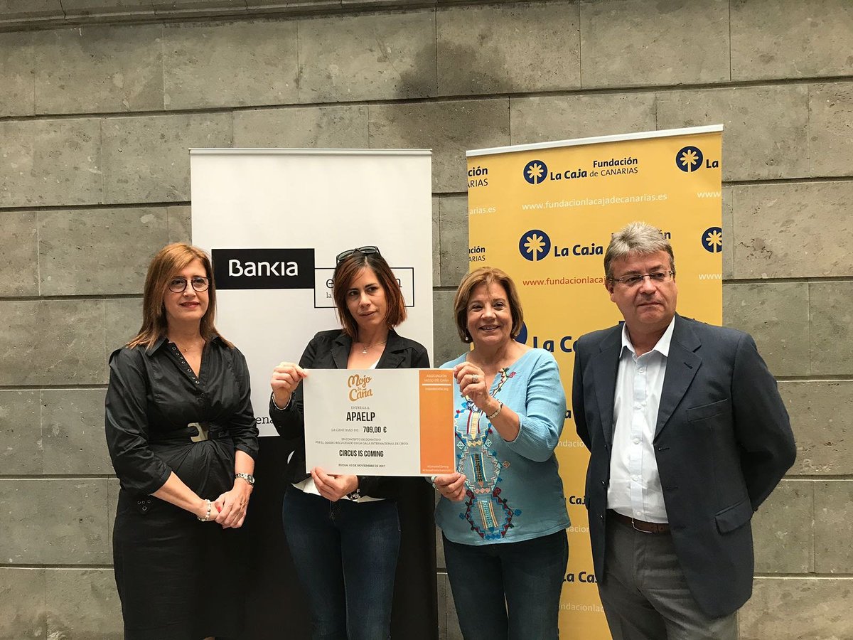mojodecana's tweet photo. Donativo a @apaelp 709€ por el dinero recaudado en la Gala #CircusIsComing ...Gracias a @lacajadcanarias @enaccionBankia https://t.co/eFp5jw3Fwt