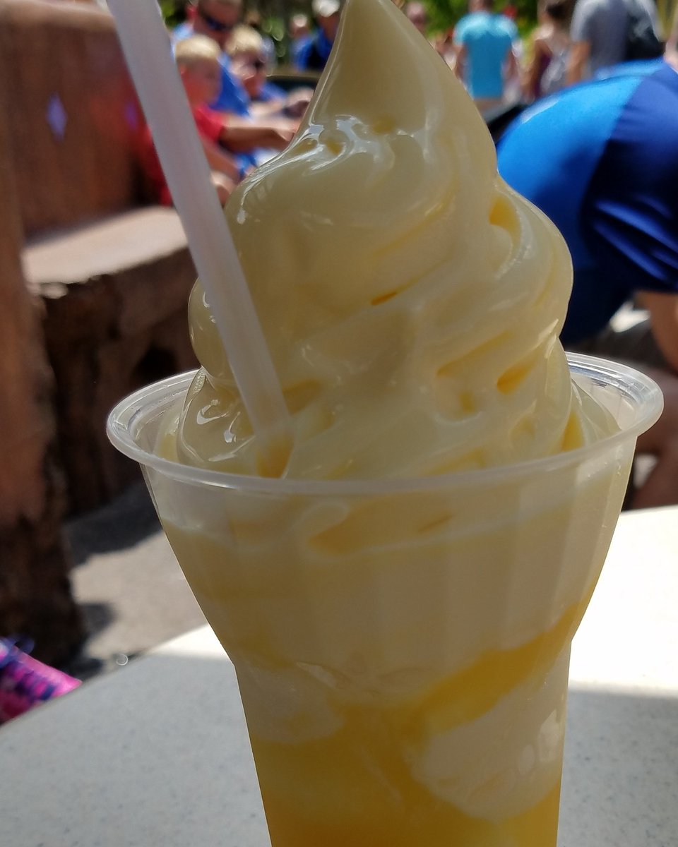 virtualizeitllc's tweet image. #becauseitsfriday #alohaisle #pineapplefloat #magickingdom #yummytreat #dolewhip #happyfriday  @WaltDisneyWorld