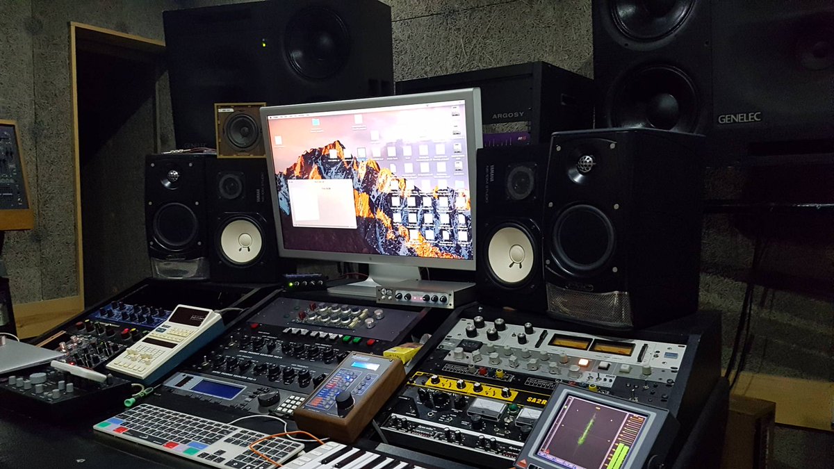 Guess we better start making some music then 🔊 #fakenews #housemusic #techno #techhouse