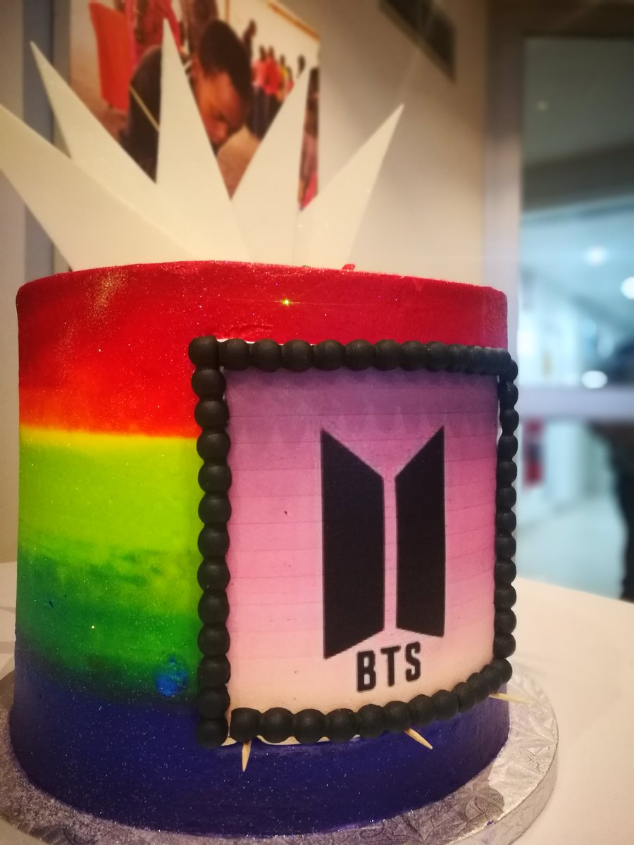 carlwastie's tweet photo. Thanks k-StanS SA for the CAKE! 
@bts_bighit @BTS_twt better notice you amazing #Kpop fans soon! 😘#igotyourback https://t.co/X9qXhpzWqR