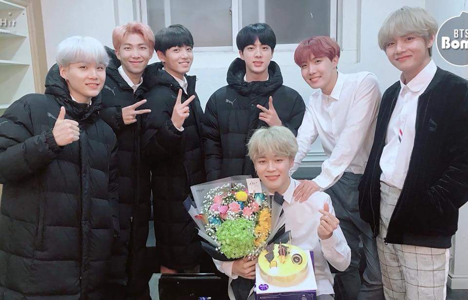 Arianizando1's tweet photo. Nós Arianators estamos com o BTS no MAMA! Vamos ajudar votando!

#BTS_MAMA_VOTE 
#BTSxAMAs 
#BTS_MWAVE_FINAL 
#BTS

https://t.co/Klw6lKhn9s https://t.co/4tNKv800W6