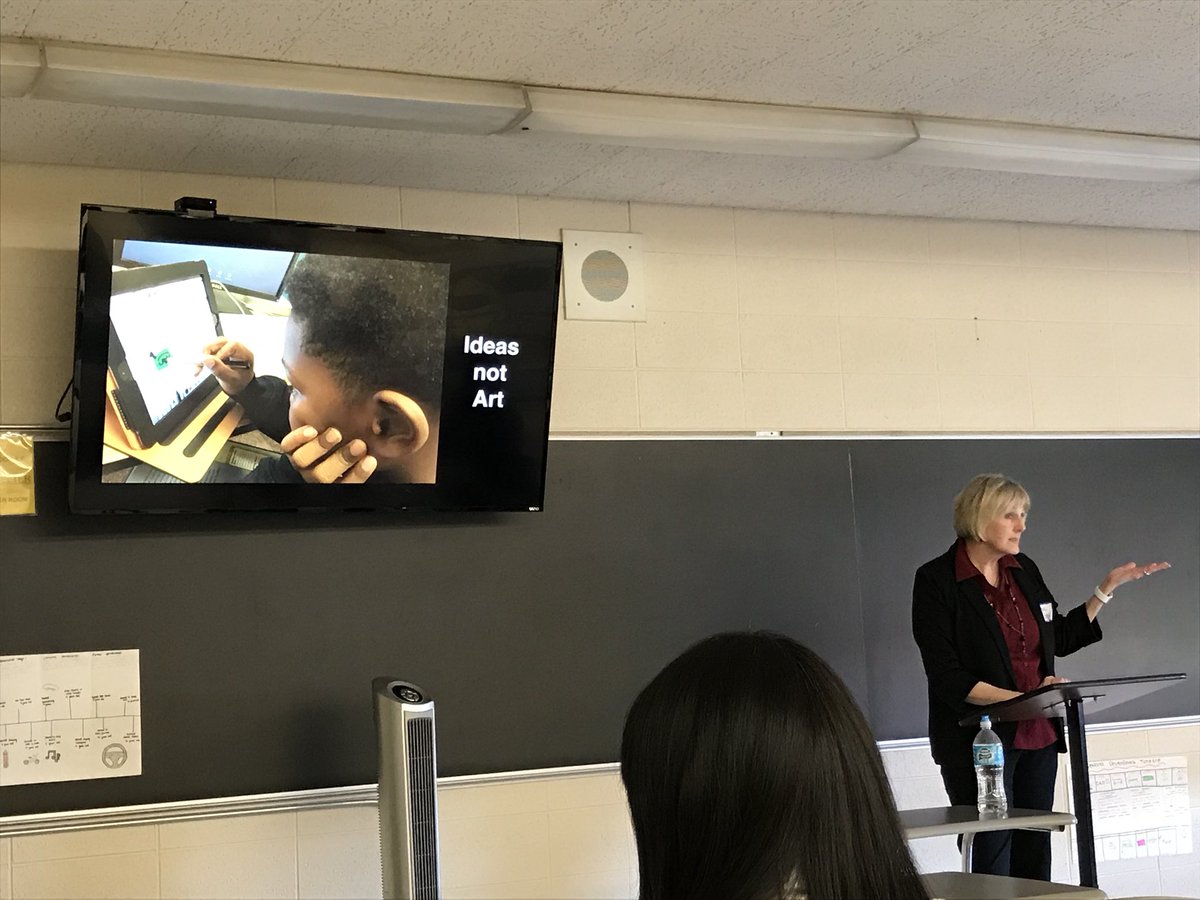 brentcoley's tweet photo. Learning about sketchnoting from the amazing @karlyb at #mhtt17. https://t.co/lbMuA8nkDp