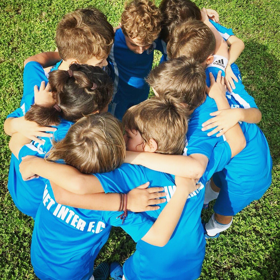 METSchoolMiami's tweet photo. Teamwork makes the dreamwork ⚽️ #metinterfc #METSchoolMiami #soccer #arantxasallstars https://t.co/7mqISoUDs0