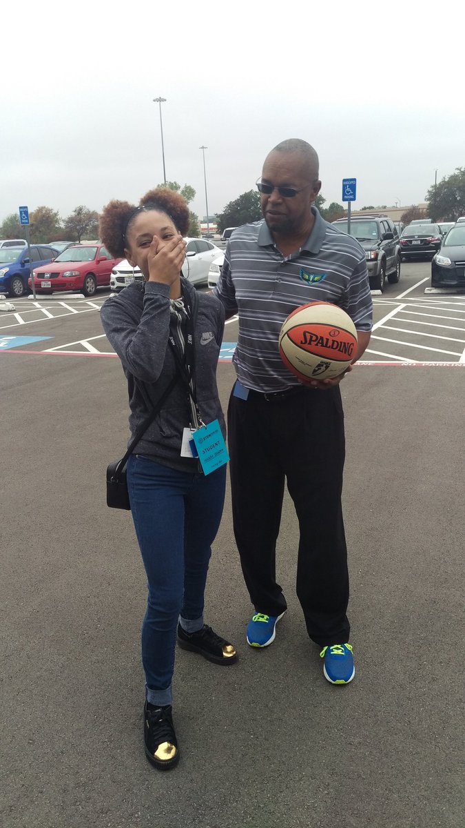 MrsG149's tweet photo. @netzeroJMS Working out with the @DallasWings to get the blood flowing this morning. They also got to meet Coach Williams! #NTXSTEM https://t.co/91f9c8Fo7c